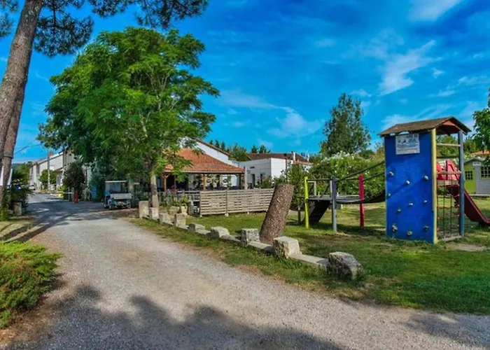 Campingplatz Mobil-home 2 Avec Terrasse A - Api-1-52-1324